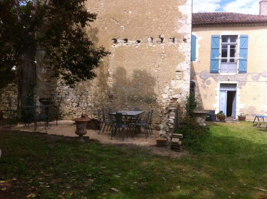 Ancien Presbytere Au Coeur Du Village Mauvezin  Bagian luar foto
