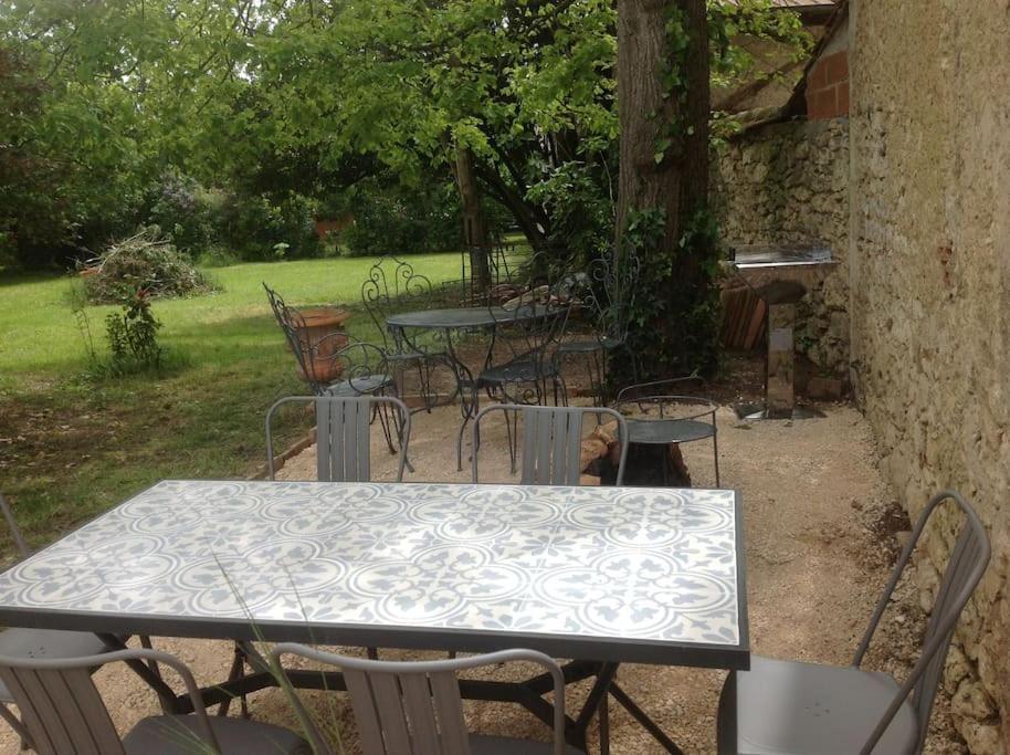 Ancien Presbytere Au Coeur Du Village Mauvezin  Bagian luar foto
